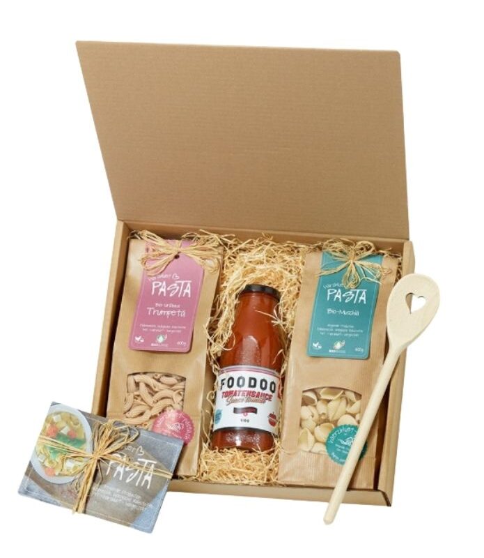 Härzbluet Pasta Geschenkbox mit Tomatensauce und Holzkelle