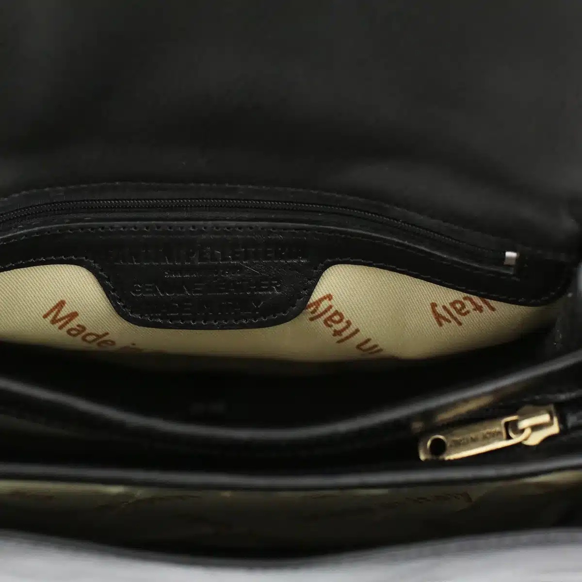 Umhängetasche aus Leder „Tolfa“, schwarz Umhängetasche aus Leder „Tolfa“, schwarz – Bild 4